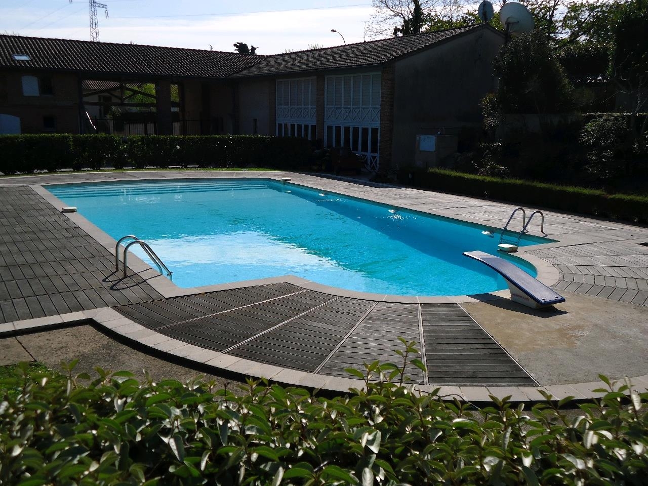 APPARTEMENT A Louer 31520 407 / 322